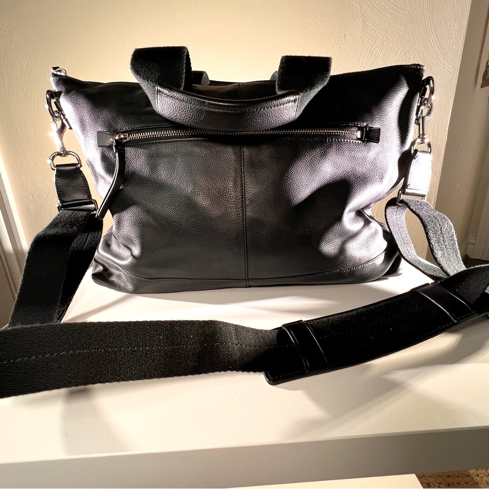 Men’s Coach leather shoulder bag